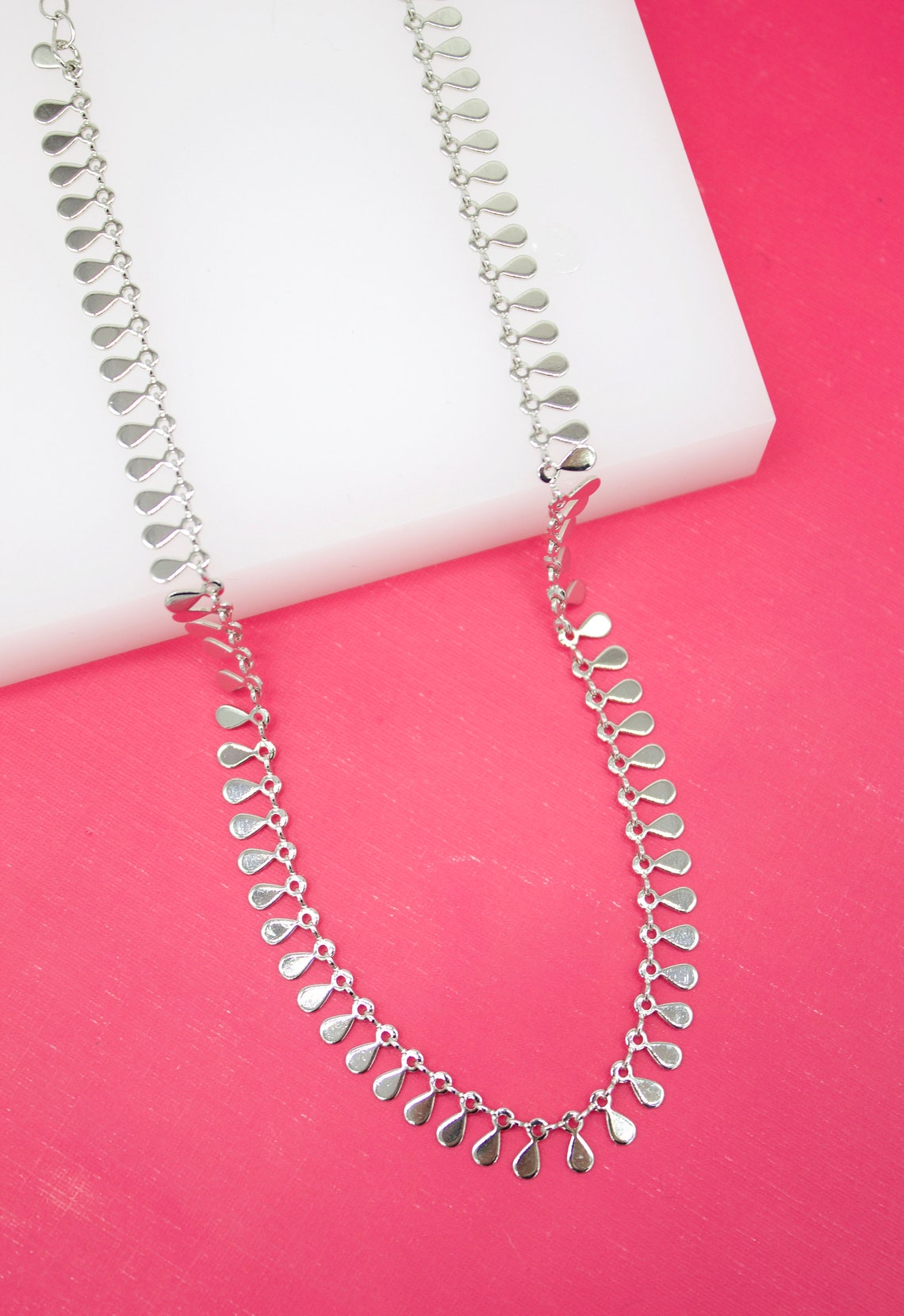 Teardrop Dangle Charm Link Choker (G31)